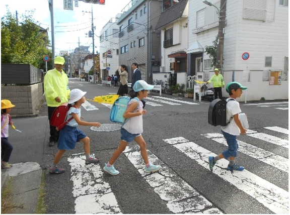 全国交通安全期間中の交通誘導